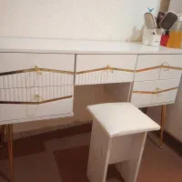 میز ارایش  پایه فلزی طلایی