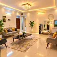 دفتر-کار-120-متر-حاشیه-وکیل-آباد-سالن-مزون-مطب