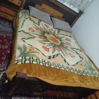 تخت دو نفره و میز کشو دار کنار تخت میز آینه وصندلی|تخت و سرویس خواب|برخوار, |دیوار