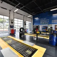 فروش-81-متر-مغازه-بر-هوانیروز-مناسب-خدمات-خودرو