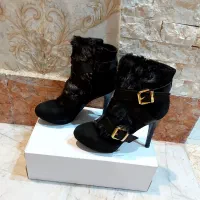 تعدادی کفش  بوت و نیم بوت چرم برند خارجی