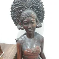 مجسمه تایلندی چوبی تراش کاری شده