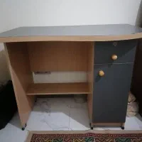 میز تحریر در حد نو