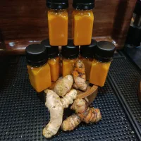 عصاره زردچوبه تازه و زنجبیل