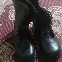 پوتین|کیف، کفش، کمربند|قروه, |دیوار