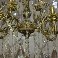 یک چفت لوستر برنزی قدیمی و سنگین