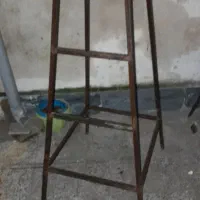 چهار پایه اهنی محکم