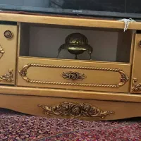 میز تیوی با بوفه طلایی