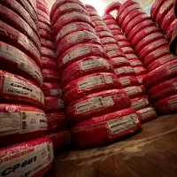 به دونفر کمک انبار دار