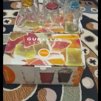 دو دست استکان یا نیم لیوان