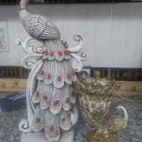 مجسمه طاووس و جام