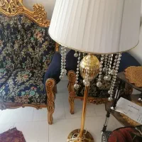 آباژور ایستاده