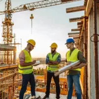 استخدام مهندس عمران یا معماری و کارگر ساختمانی