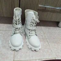 چکمه سفید باکلاس