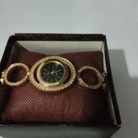 ساعت موچی طلای رنگ ثابت ثابت تزیینی هست