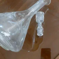یک عدد تنگ قدیمی و یک عدد قوری  شیرخوری