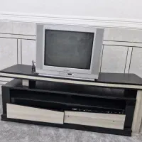 تلویزیون و میز تلویزیون(باغملک)