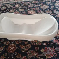 یک وان حمام نوزاد در اساوله
