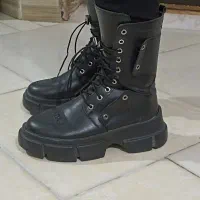 سه جفت کفش|کیف، کفش، کمربند|رشت, کوی فکوری|دیوار