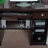 میز کامپیوتر سالم و تمیز