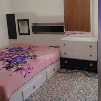 دو عدد میز آرایش و تخت همراه خوش خواب