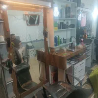 فروش دکوراسیون ارایشگاه همراه با یه صندلی کار