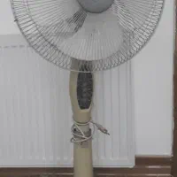 پنکه ایستاده نیاز به تعمیر