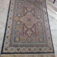 دو عدد قالیچه هم شکل