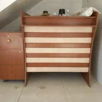 صندلی و میز رستورانی ، دو عدد میز اداری و یک فایل