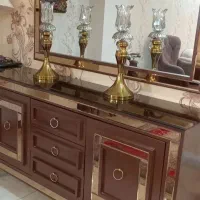 آینه وکنسول و میز کنار سالنی