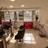 اجاره صندلی به لاین های رنگ کراتین کوتاهی شنیون|خدمات آرایشگری و زیبایی|تهران, شهرک غرب|دیوار