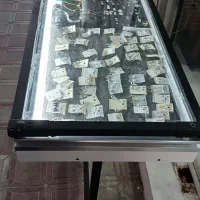 ویترین بدلیجات به فروش می رسد