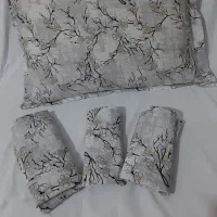 رو بالشتی|رختخواب، بالش، پتو|قائن, |دیوار