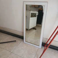 یک عدد آینه قدی و پرده و میله برای اوتاق پرو