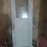یک درب پی‌وی‌سی سالم برای حمام یا سرویس بهداشتی