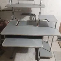 میز تحریر و کامپیوتر