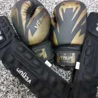 دستکش بوکس و ساق پا