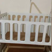 تخت کنار مادر