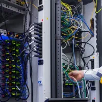 خدمات اجرا و پشتیبانی تلفن تحت شبکه ویپ VOIP