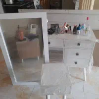 تخت و آینه کنسول