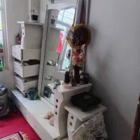 تخت دونفره و پاتختی و اینه دراور