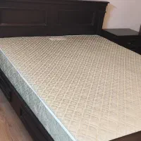 تخت خواب چوبی دو نفره به همراه میز آرایشی و تشک|تخت و سرویس خواب|اصفهان, کوی شهید کشوری|دیوار