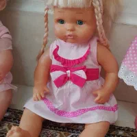 تعدادی عروسک دخترونه|اسباببازی بچه|خوی, |دیوار