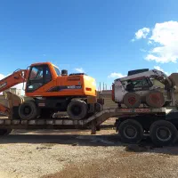 بیل میکانیکی تخریب و خاکبرداری لوله گذاری زیرسازی|خدمات پیشه و مهارت|شیراز, ارم|دیوار