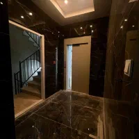 آپارتمان۲۲۰متری/سنددار/حاشیه مطهری۴۶/طبقه۳/کم نظیر