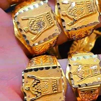 انگشتر طلا و زنجیر طلا و تک دست طلا و مدال طلا