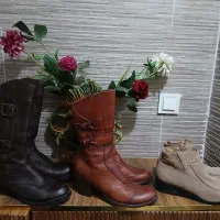 تعدادی نیم پوت و چکمه چرم ساق دار ۳۷