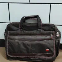 دو تا کیف نو اداری و دو تا کوله نو برای مدرسه