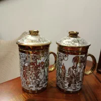 لیوان دمنوش زن ژاپنی