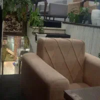 به یک دیجی همراه با وسیله